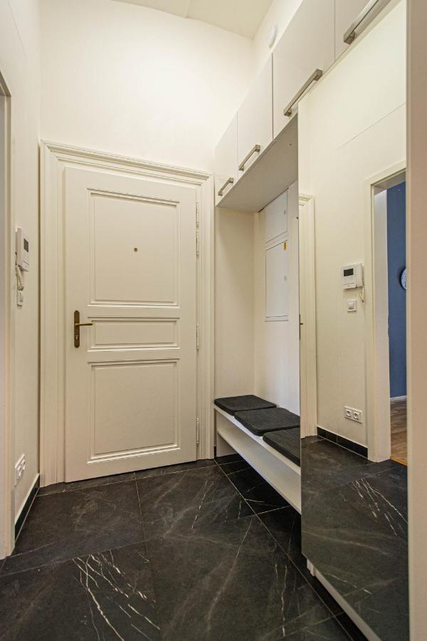 Stylish Apartment In Prague Best Gastronomic Area Екстер'єр фото